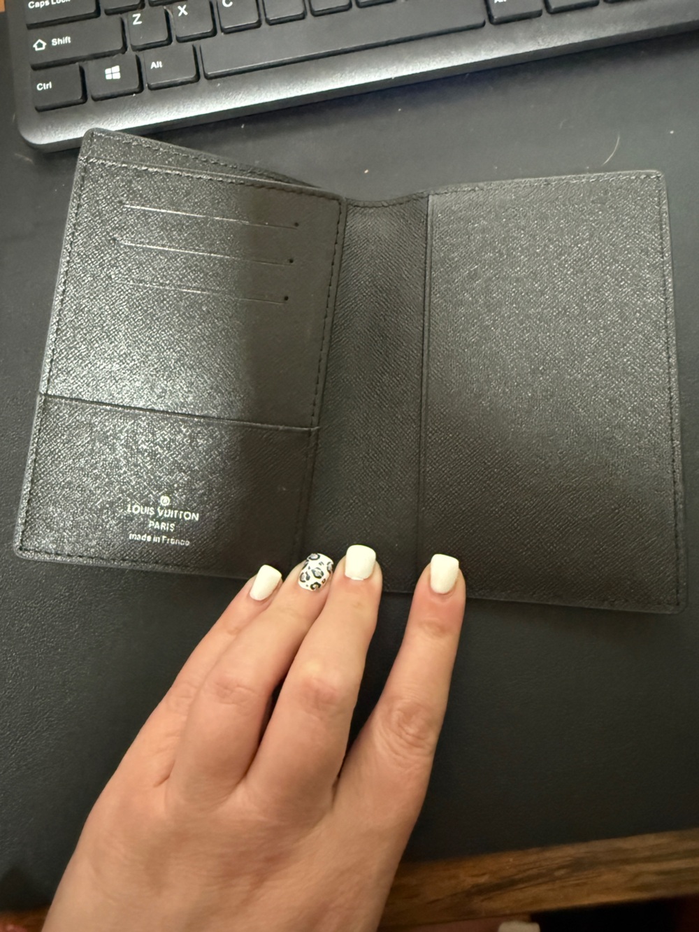 Designer passport holder - new, never used. - Picture 4 of 5